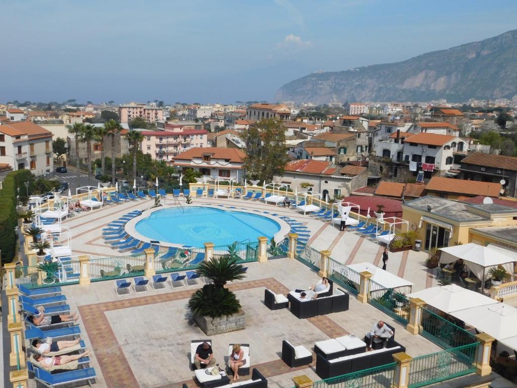 Bazén v ubytování Grand Hotel La Pace - All Inclusive nebo v jeho okolí