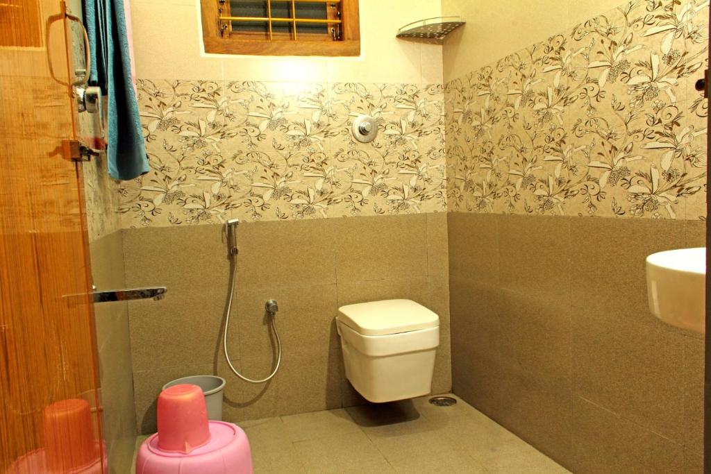 Ένα μπάνιο στο Coorg Rahul Villa- 3 Deluxe Bedrooms