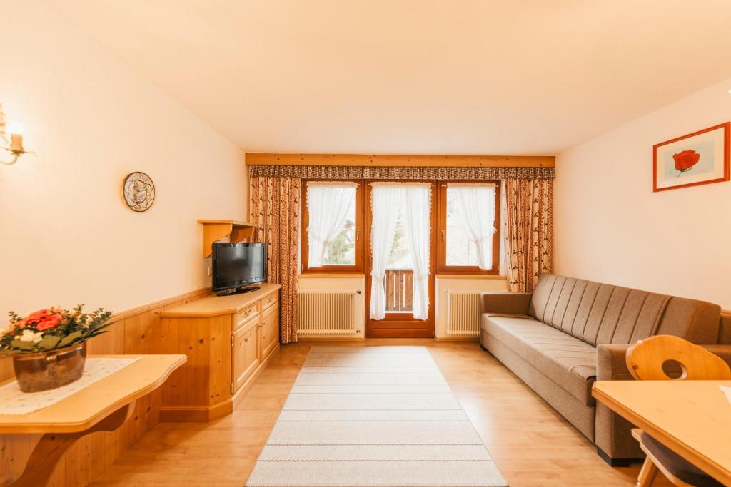 A seating area at Ferienhaus Hoferwirt