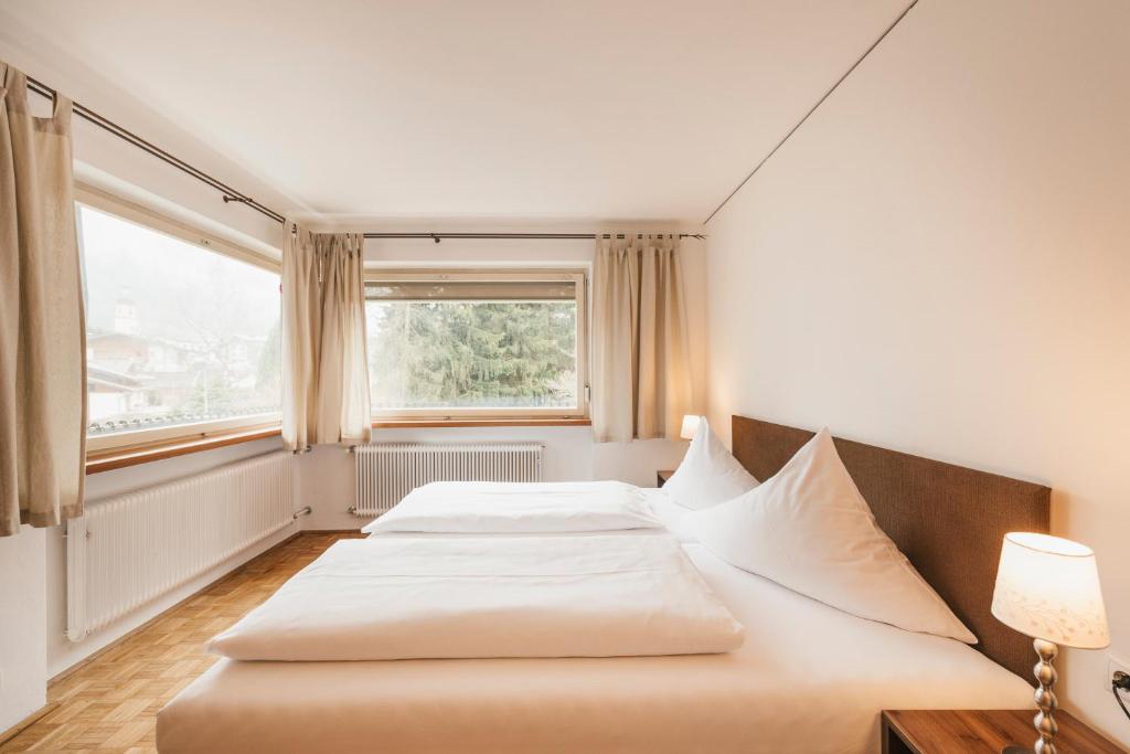 A bed or beds in a room at Ferienhaus Hoferwirt