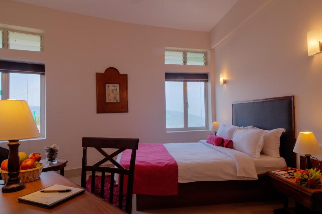 Кровать или кровати в номере Polo Orchid Resort Cherrapunjee