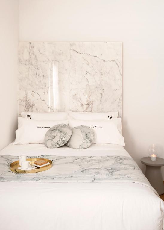 Posteľ alebo postele v izbe v ubytovaní Halcyon Days designer apartments by Ana Locking