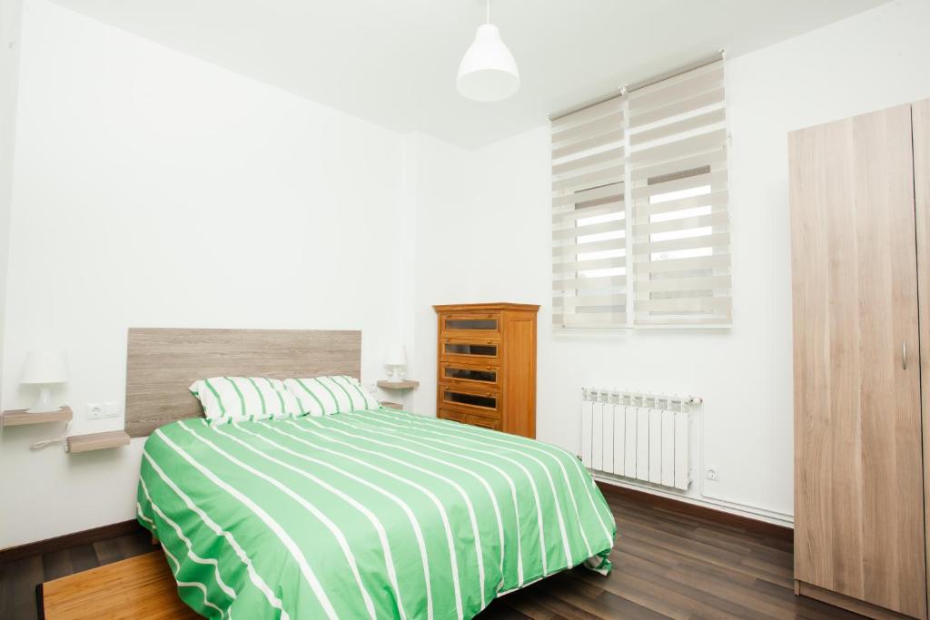 Posteľ alebo postele v izbe v ubytovaní Apartamentos Florida 30