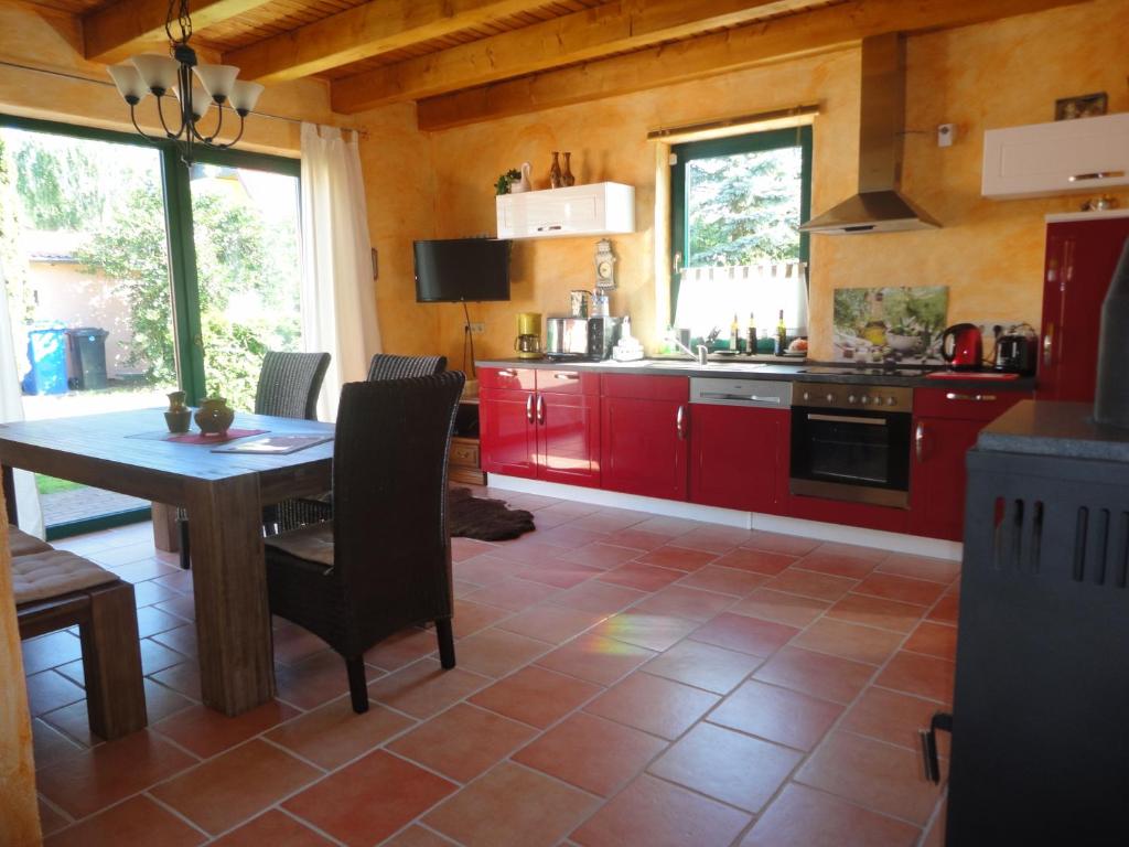 Kuchyň nebo kuchyňský kout v ubytování Ferienhaus Krüger