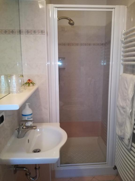 Koupelna v ubytování Agriturismo Le Cavade