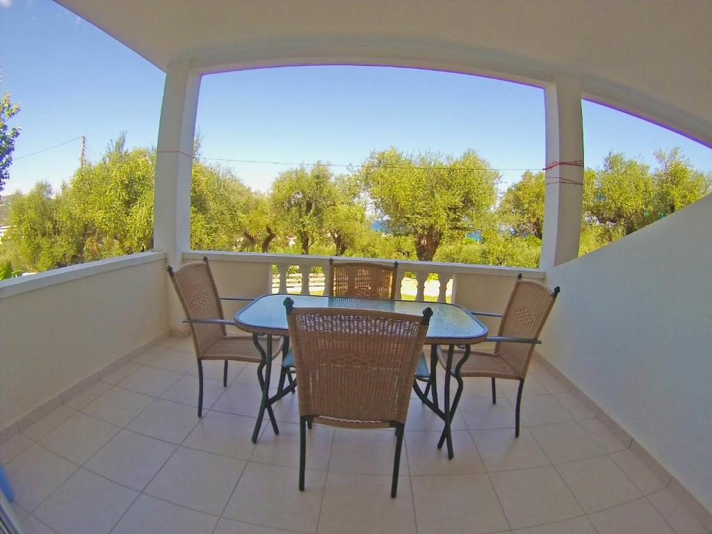 Balkón nebo terasa v ubytování Pouliezos Koklanis Zante Apartments