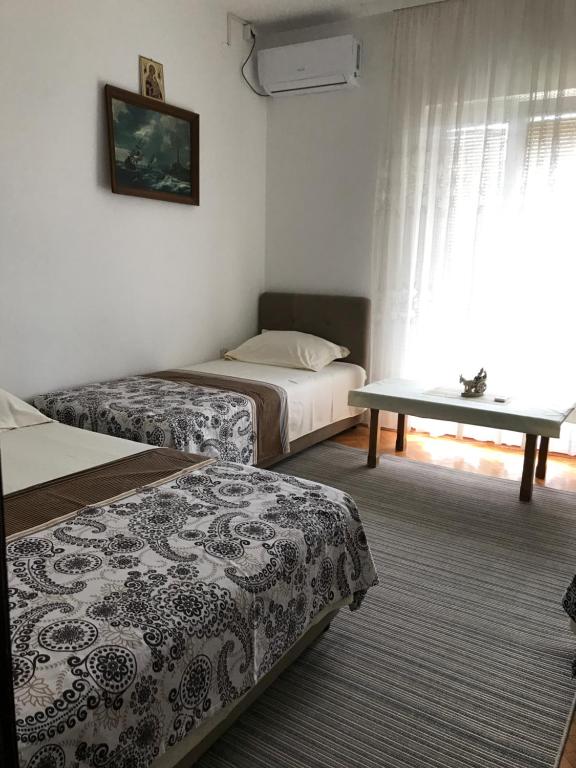 Postel nebo postele na pokoji v ubytování Apartments Pavićević