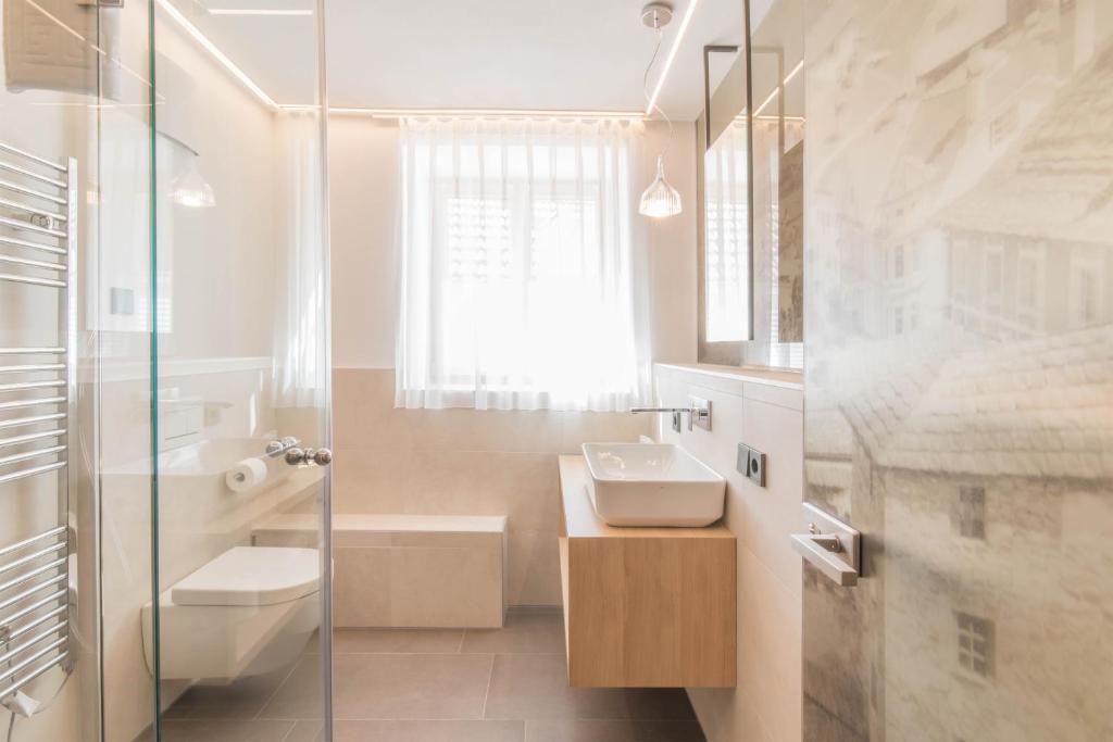 A bathroom at Belvenu Boutique Hotel