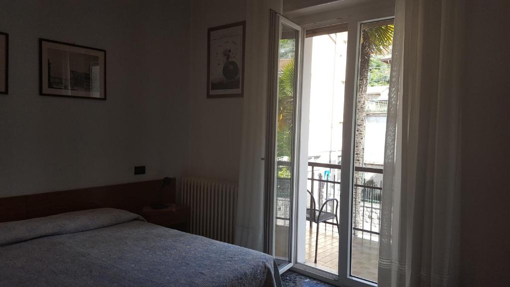 Postel nebo postele na pokoji v ubytování Hotel Firenze