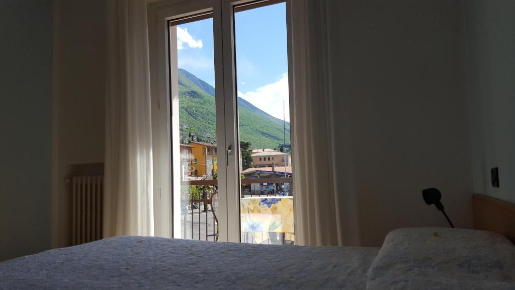Nespecifikovaný výhled na hory nebo výhled na hory při pohledu z hotelu