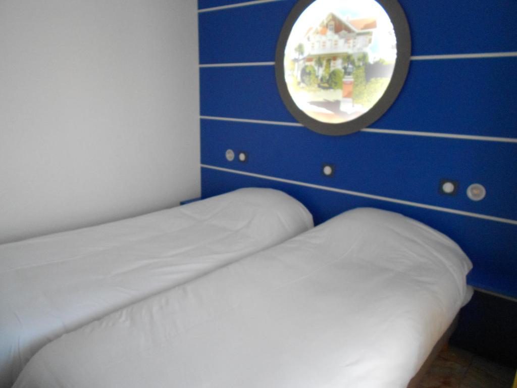 Postel nebo postele na pokoji v ubytování Hôtel Le Dauphin
