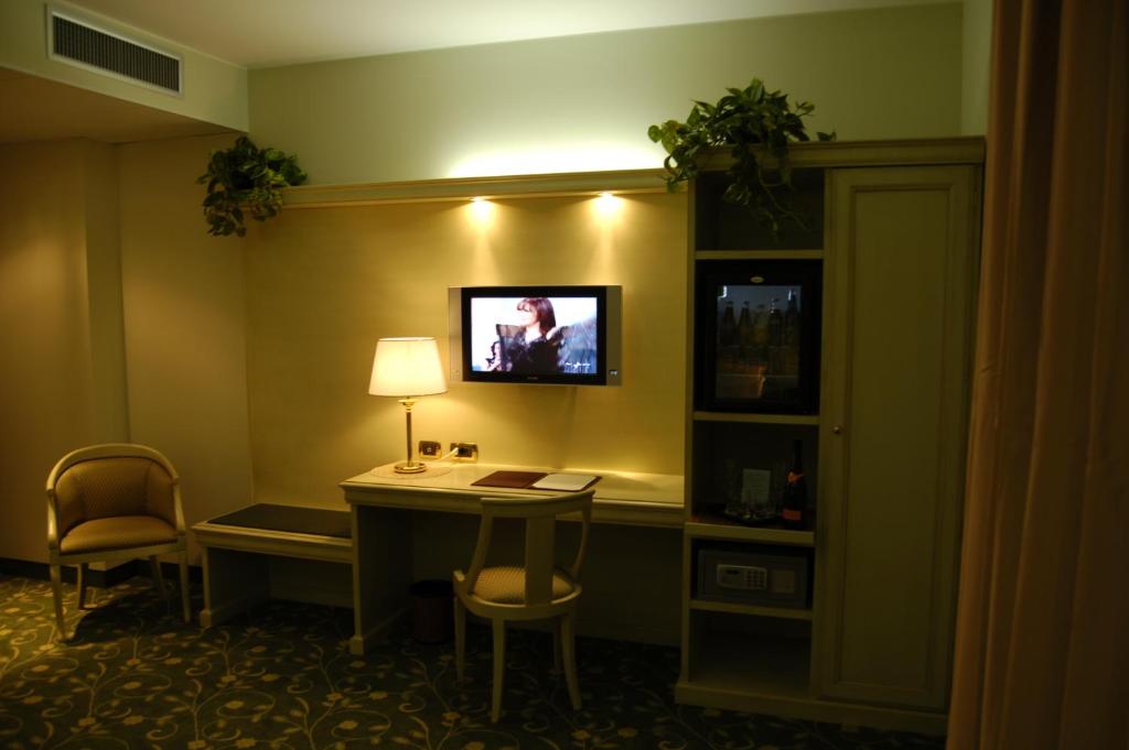 TV a/nebo společenská místnost v ubytování HM MotelHotel