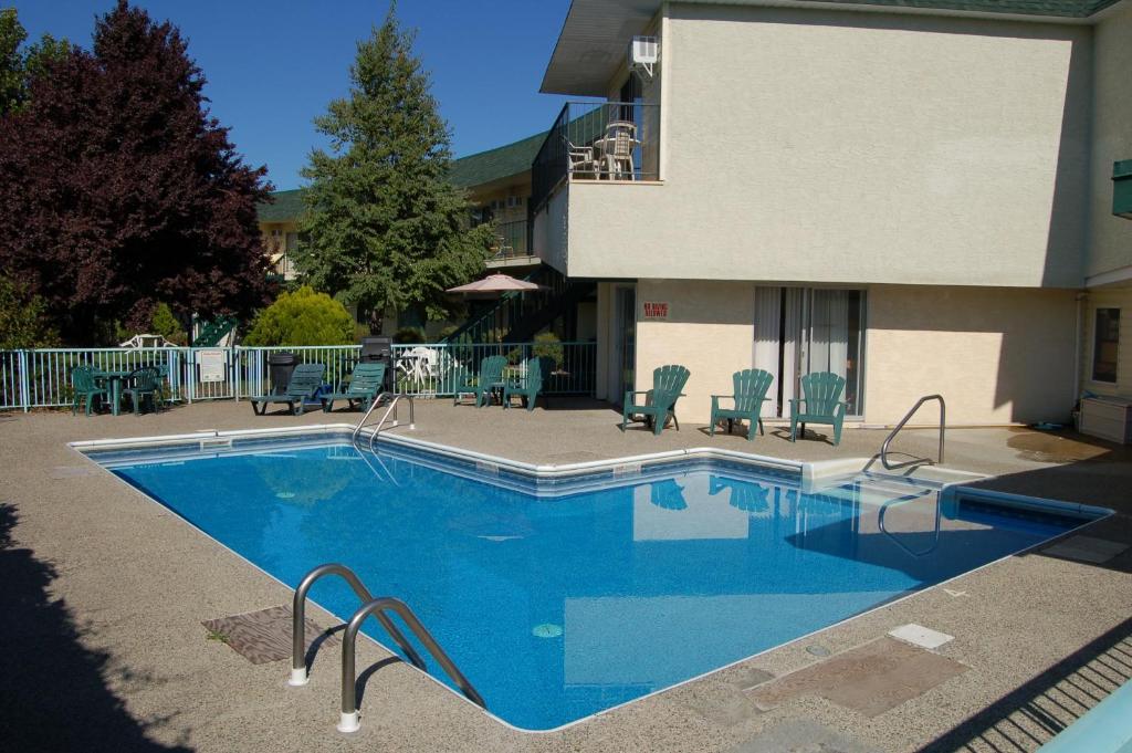 Bazén v ubytování Summerland Motel nebo v jeho okolí