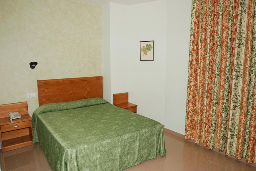 Postel nebo postele na pokoji v ubytování Hotel Fonda Neus