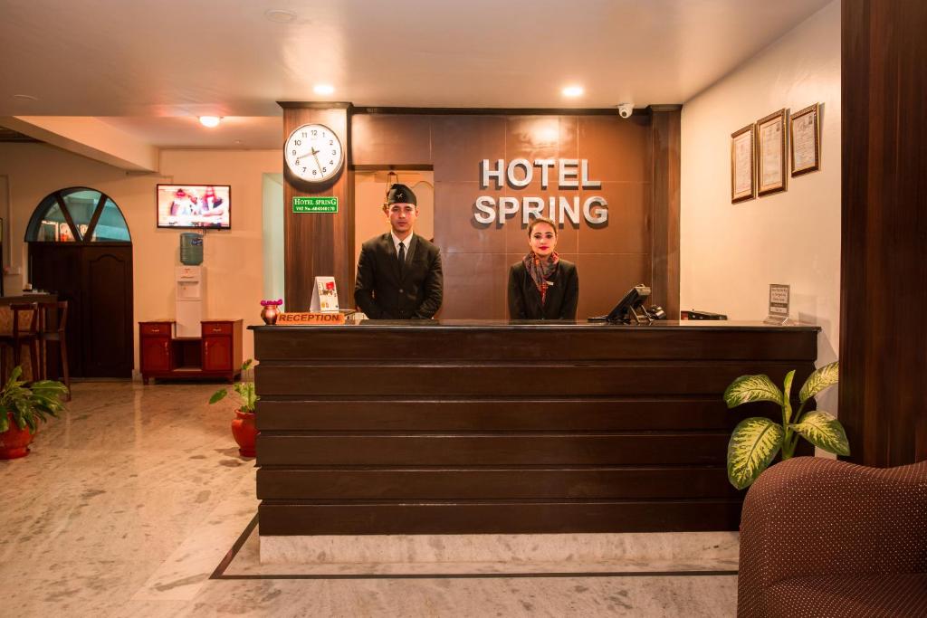 Fuajee või vastuvõtt majutusasutuses Hotel Spring