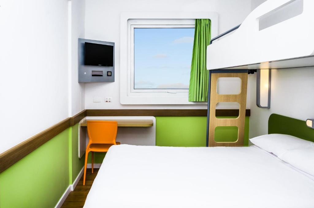 Postel nebo postele na pokoji v ubytování ibis budget Porto Alegre