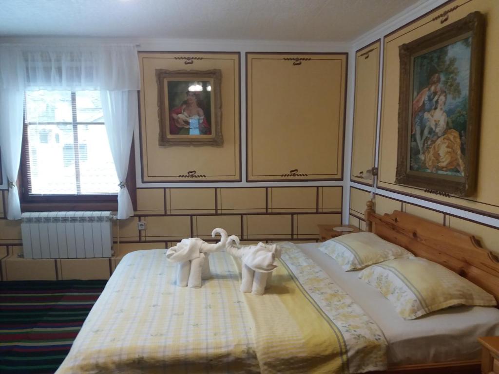 Postel nebo postele na pokoji v ubytování Guest House Bashtina Striaha