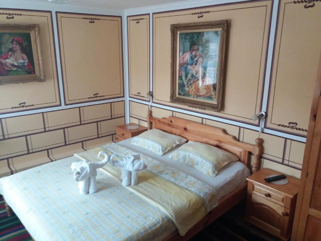 Postel nebo postele na pokoji v ubytování Guest House Bashtina Striaha