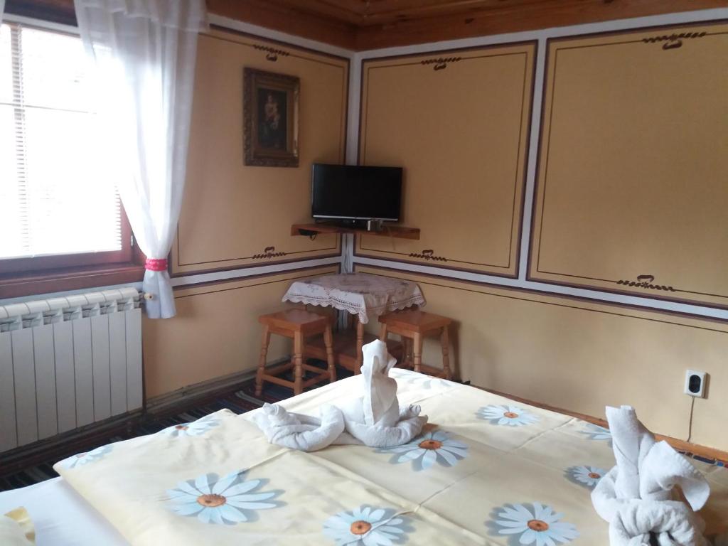 TV a/nebo společenská místnost v ubytování Guest House Bashtina Striaha