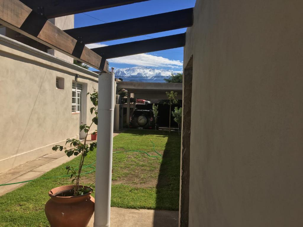 a porch with a potted plant and a truck at Los Cerros 2 in Chilecito