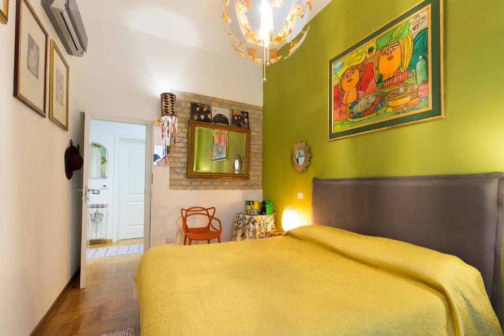 A bed or beds in a room at Vatican Rooms Irene