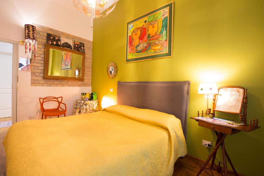 A bed or beds in a room at Vatican Rooms Irene