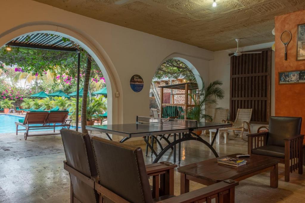 Bazén v ubytování Hotel Mariscal Robledo nebo v jeho okolí