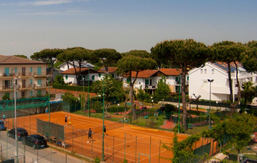 Tenis a/nebo squash v ubytování Hotel Rado nebo okolí