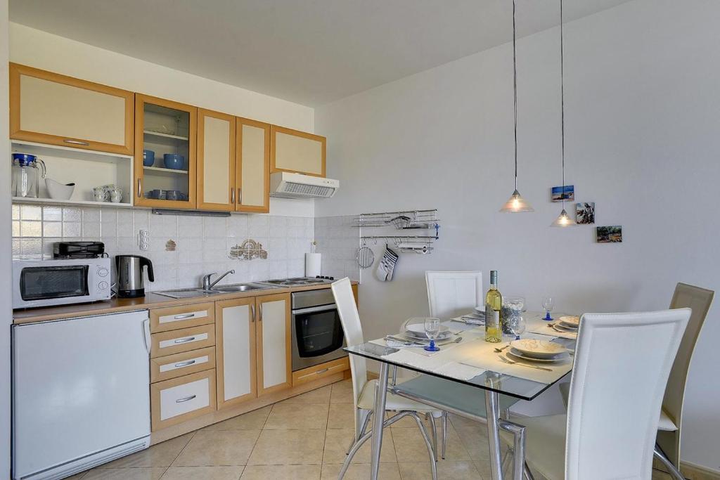 Kuchyň nebo kuchyňský kout v ubytování Apartment Frlan