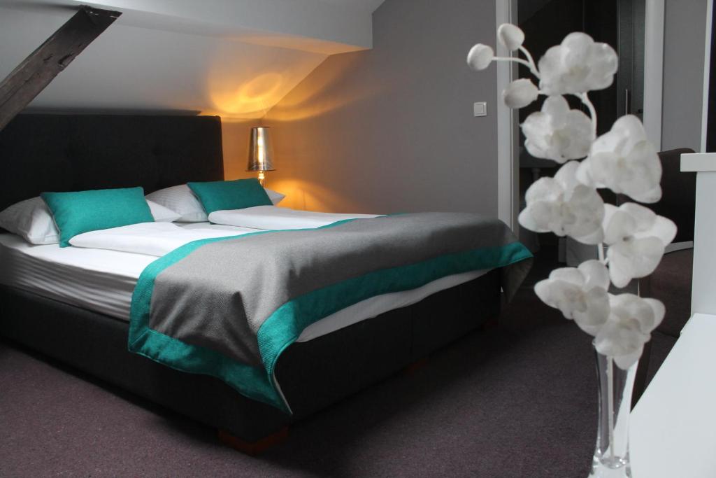 Una cama o camas en una habitación de Hotel Sokak