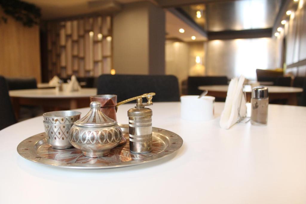 Un restaurante u otro lugar para comer en Hotel Sokak
