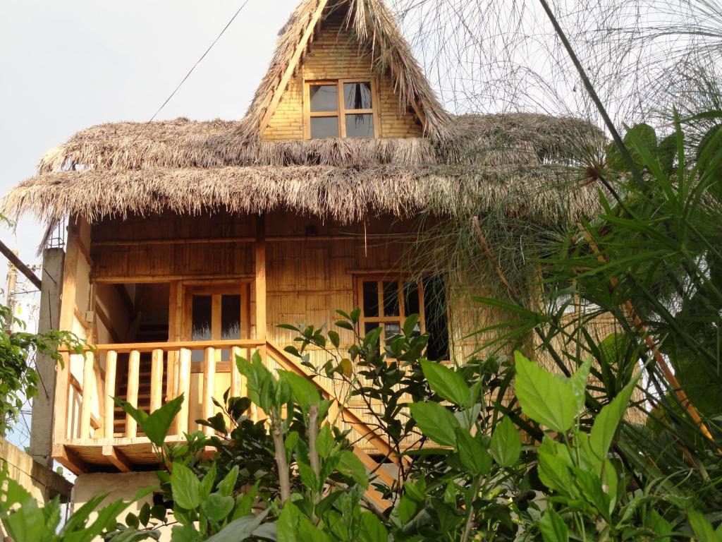 a thatch roofed house with a thatched roof at La Casa Mompiche in Mompiche