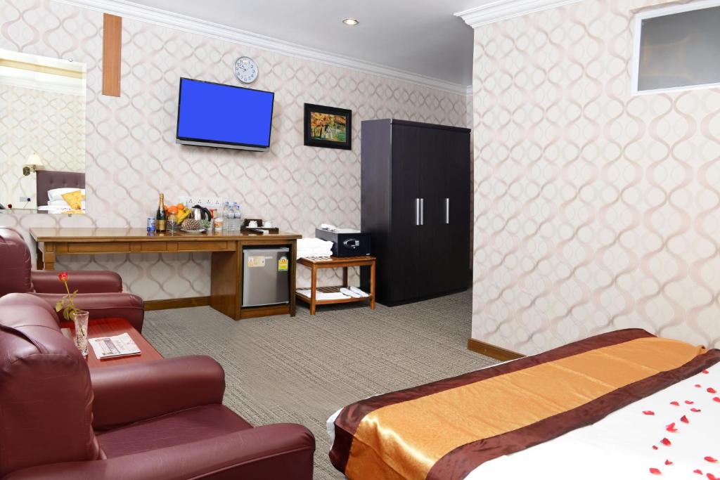TV a/nebo společenská místnost v ubytování Hotel Grand United - Ahlone Branch
