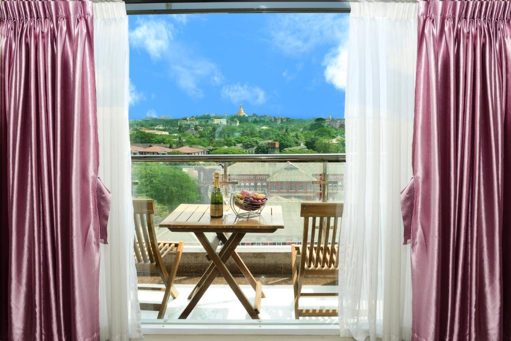 Balkón nebo terasa v ubytování Hotel Grand United - Ahlone Branch