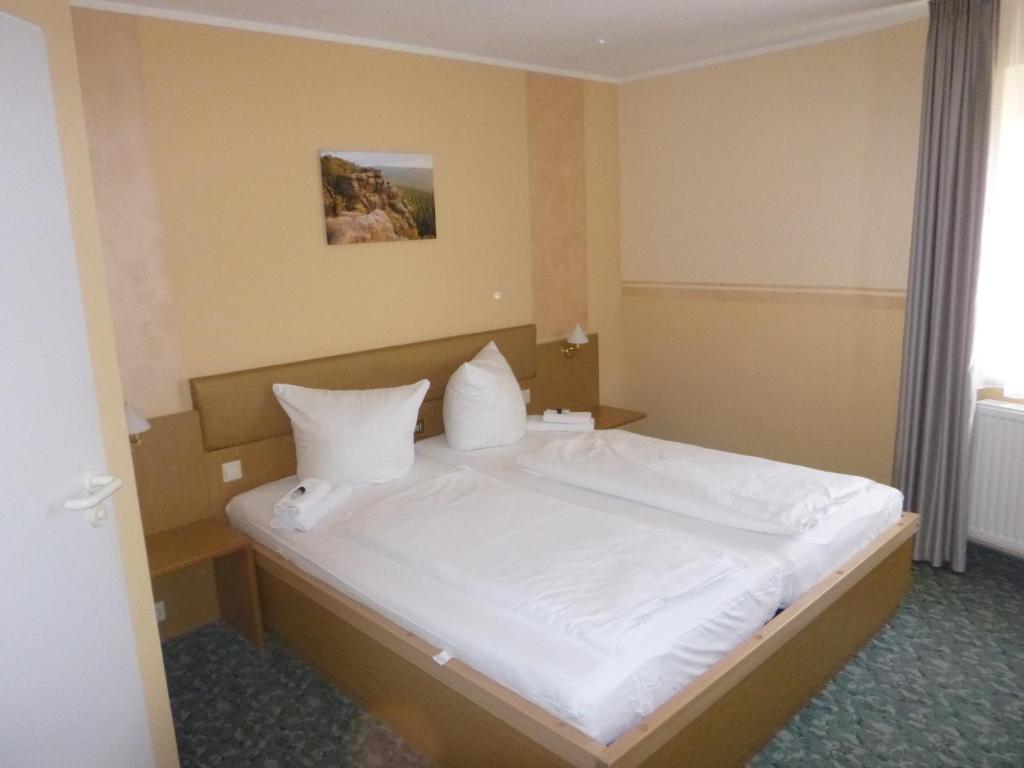 Postel nebo postele na pokoji v ubytování Hotel Wehlener Hof