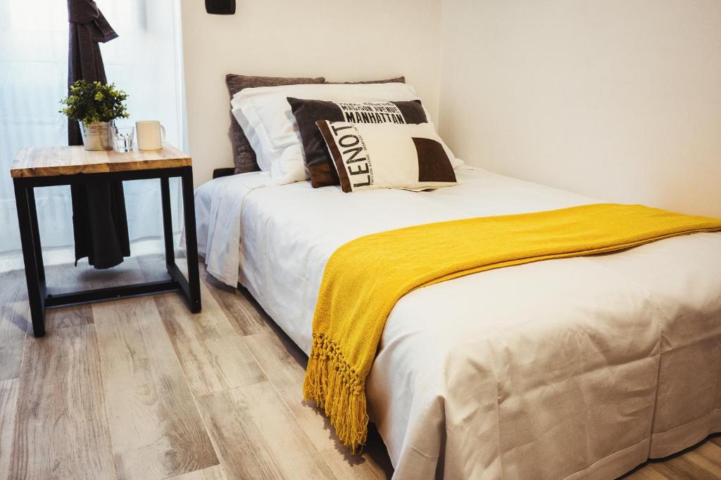 A bed or beds in a room at BMGA l Stylish Industrial Termini Apartment