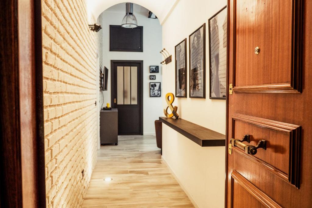 Kép BMGA l Stylish Industrial Termini Apartment szállásáról Rómában a galériában