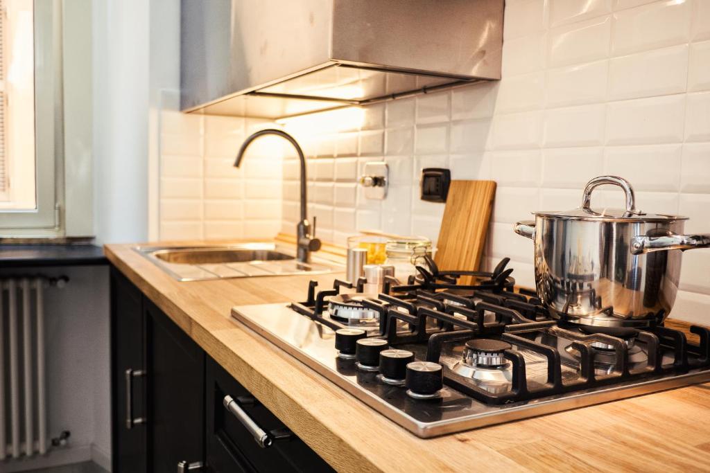 A kitchen or kitchenette at BMGA l Stylish Industrial Termini Apartment
