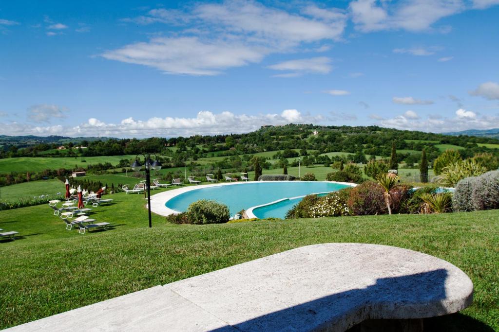 Bazén v ubytování Bagno Santo Residence nebo v jeho okolí