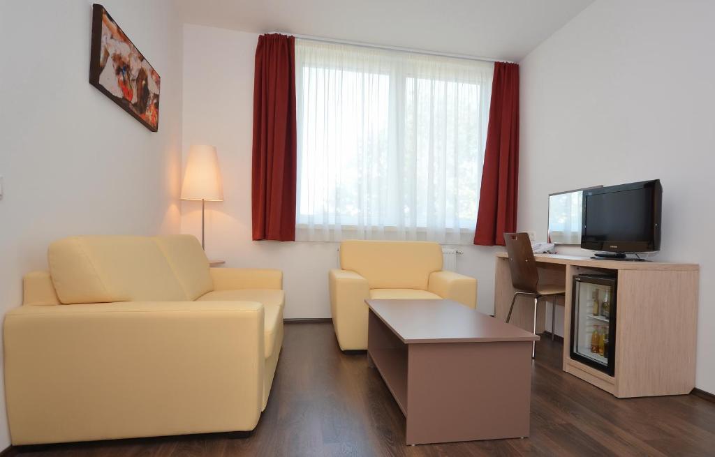TV a/nebo společenská místnost v ubytování Hotel Opal Superior - Adults Only