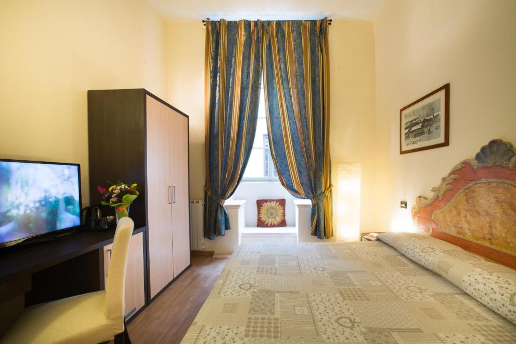 Televízia a/alebo spoločenská miestnosť v ubytovaní Locanda Orchidea