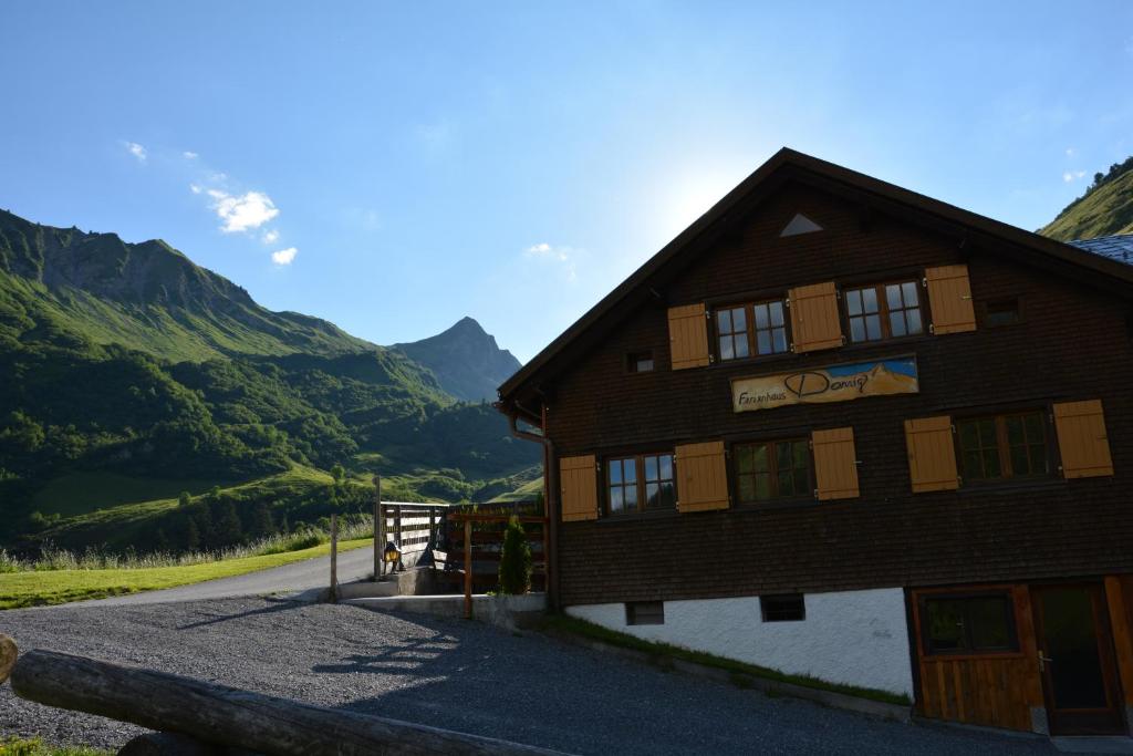 Príroda v okolí horskej chaty