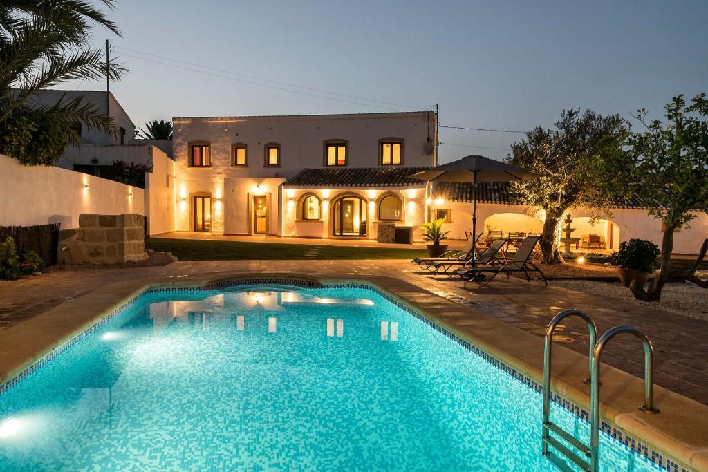 Bazén v ubytovaní Villa Finca Sol Javea alebo v jeho blízkosti