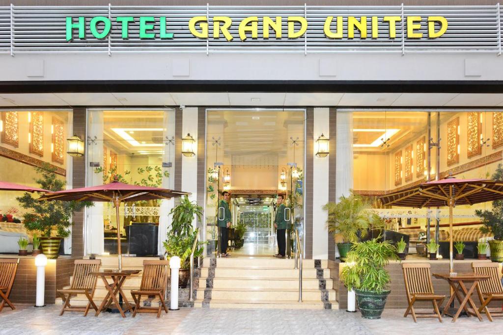 Restaurace v ubytování Hotel Grand United - Ahlone Branch