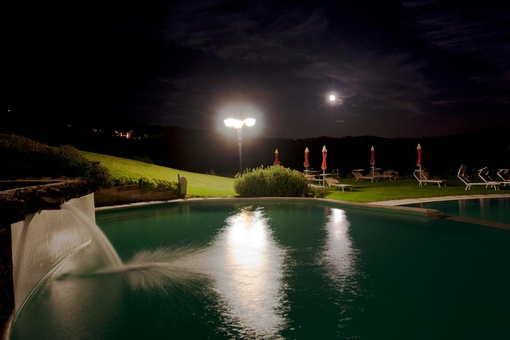 Bazén v ubytování Bagno Santo Residence nebo v jeho okolí