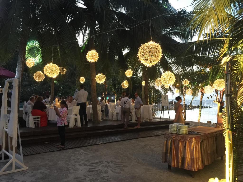 Ein Restaurant oder anderes Speiselokal in der Unterkunft Salad Buri Resort- SHA Extra Plus 