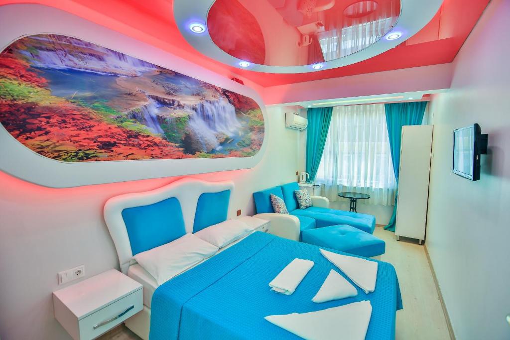 TV a/nebo společenská místnost v ubytování Ay Işığı Pansiyon