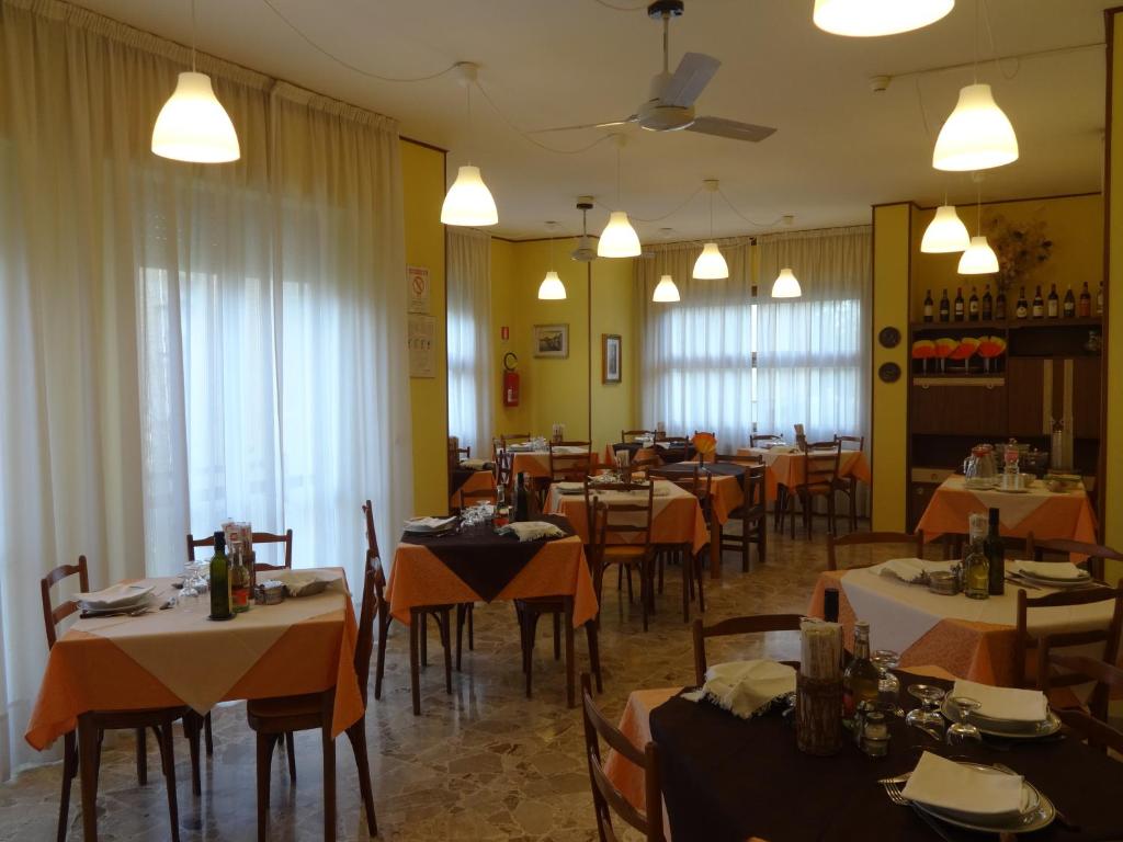 Restaurace v ubytování Hotel Saturno