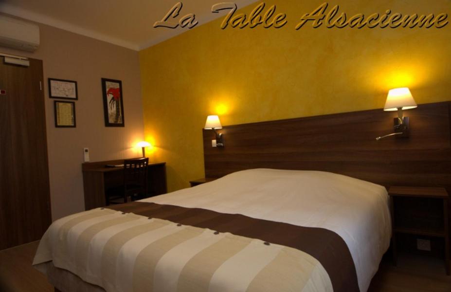 La Table Alsacienne tesisinde bir odada yatak veya yataklar