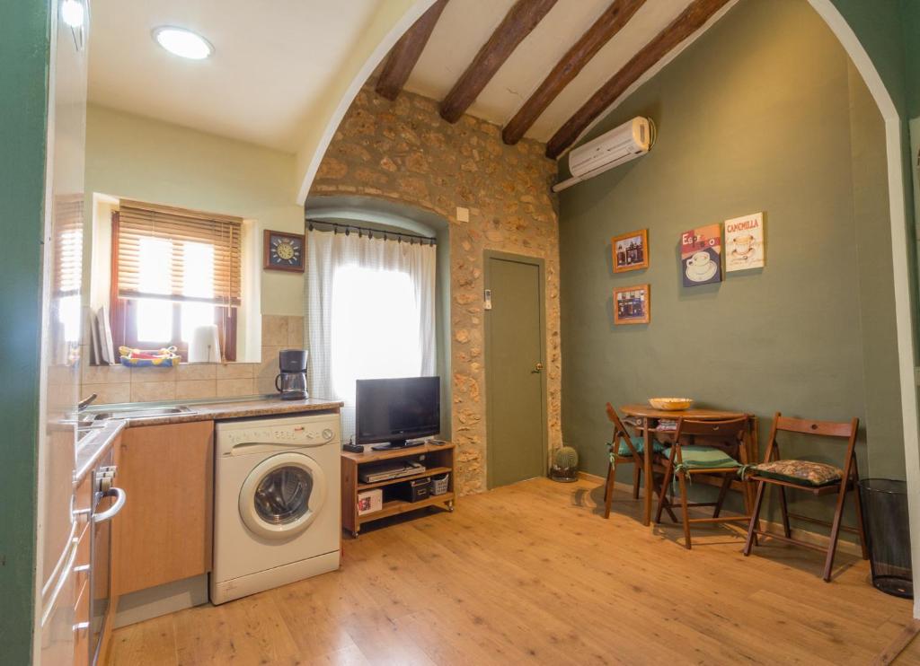 Kuchyň nebo kuchyňský kout v ubytování INNOUTHOME Apartamento Andreu Llambrich